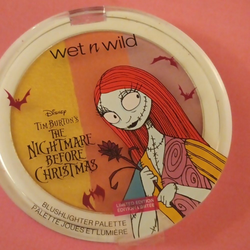 ❤️The Nightmare Before Christmas x Wet n Wild Salley "Blushlighter Palette!